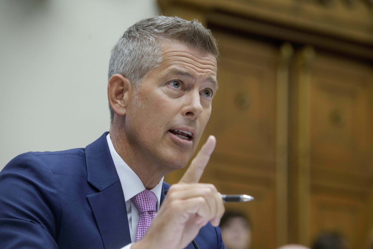 Trump administration limits Mexican flights, jeopardizes Delta alliance over trade.