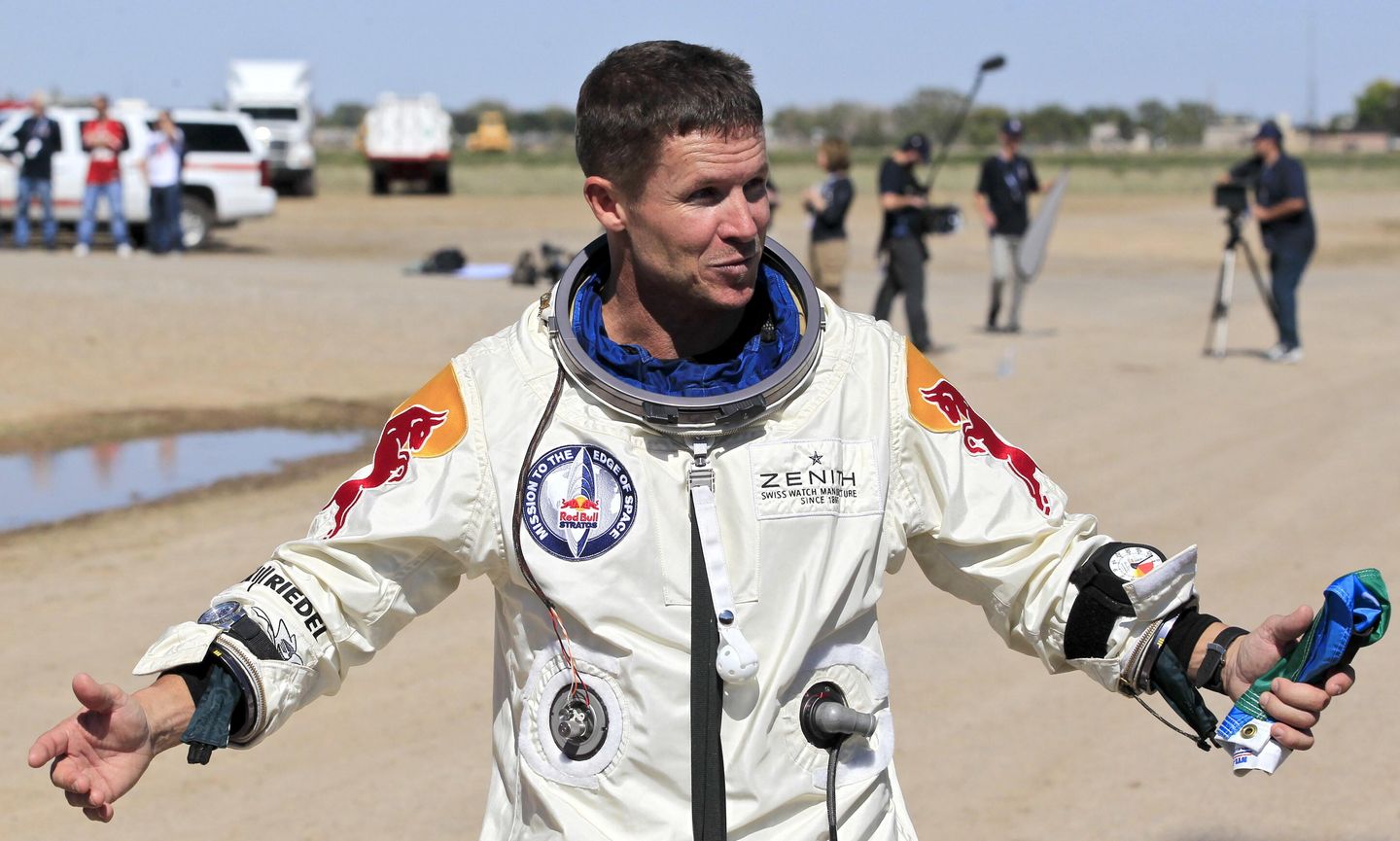 Felix Baumgartner Paragliding Crash: Witnesses Report Loud Boom